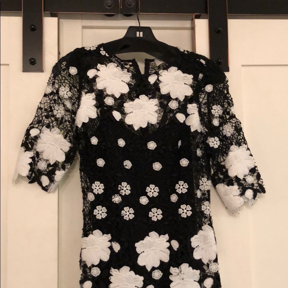 Floral appliqué sheath dress with ruffle hem - Picture 2 of 5
